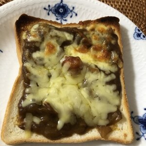 昨日のカレーで朝ご飯！簡単カレートースト♪